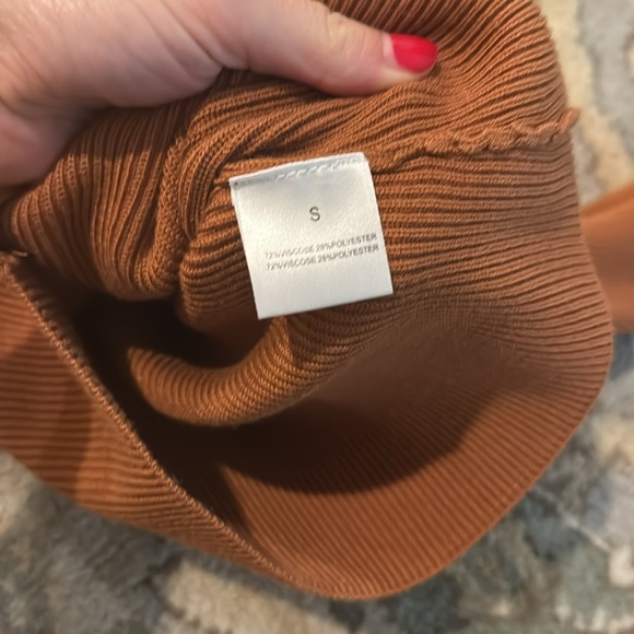 Caramel sweater tight fitting, NWOT - Picture 3 of 4